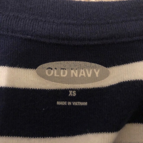 old navy crew neck - Picture 3 of 3